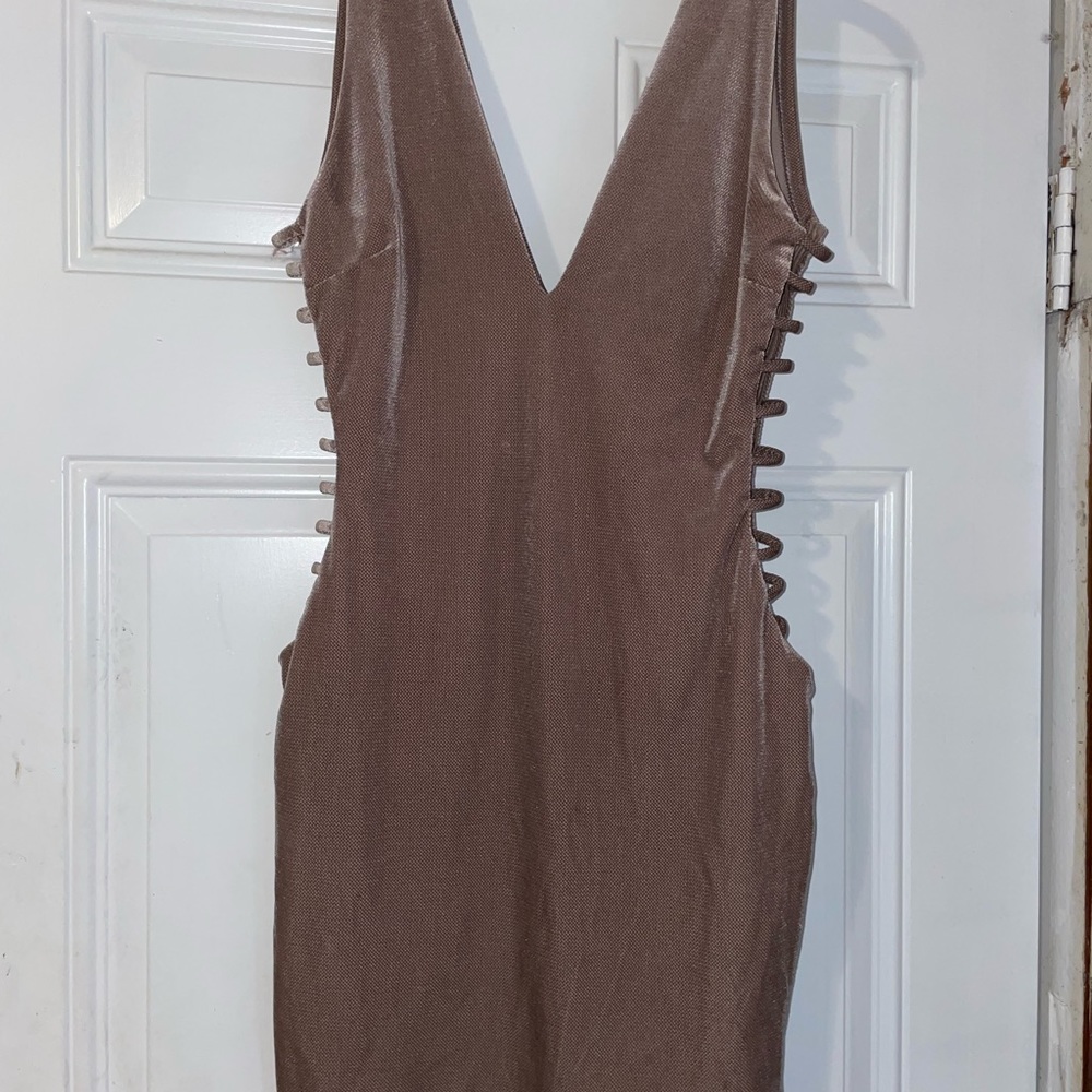 Dress - Picture 3 of 4